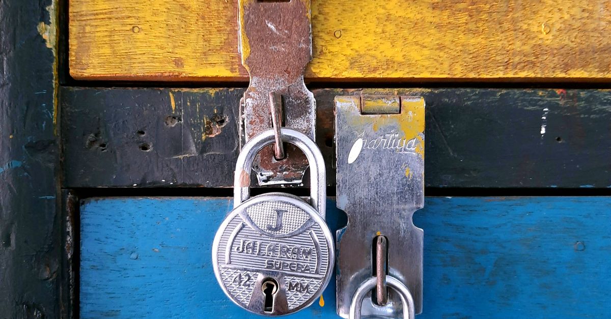 Rekeying vs. Replacing: Choosing the Right Fix for Your Commercial Locksmith Needs — Tremont Ave Locksmith Inc